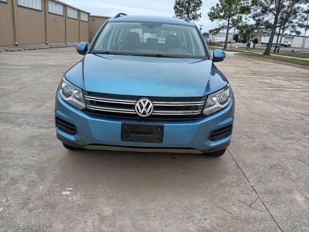 Used 2017 Volkswagen Tiguan S image 9