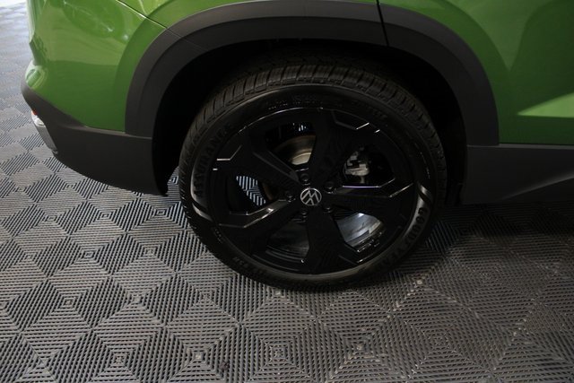 New 2025 Volkswagen Taos SEL image 24