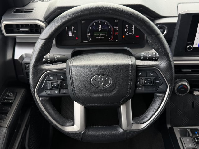 Used 2025 Toyota 4Runner SR5 AWD/4WD image 14