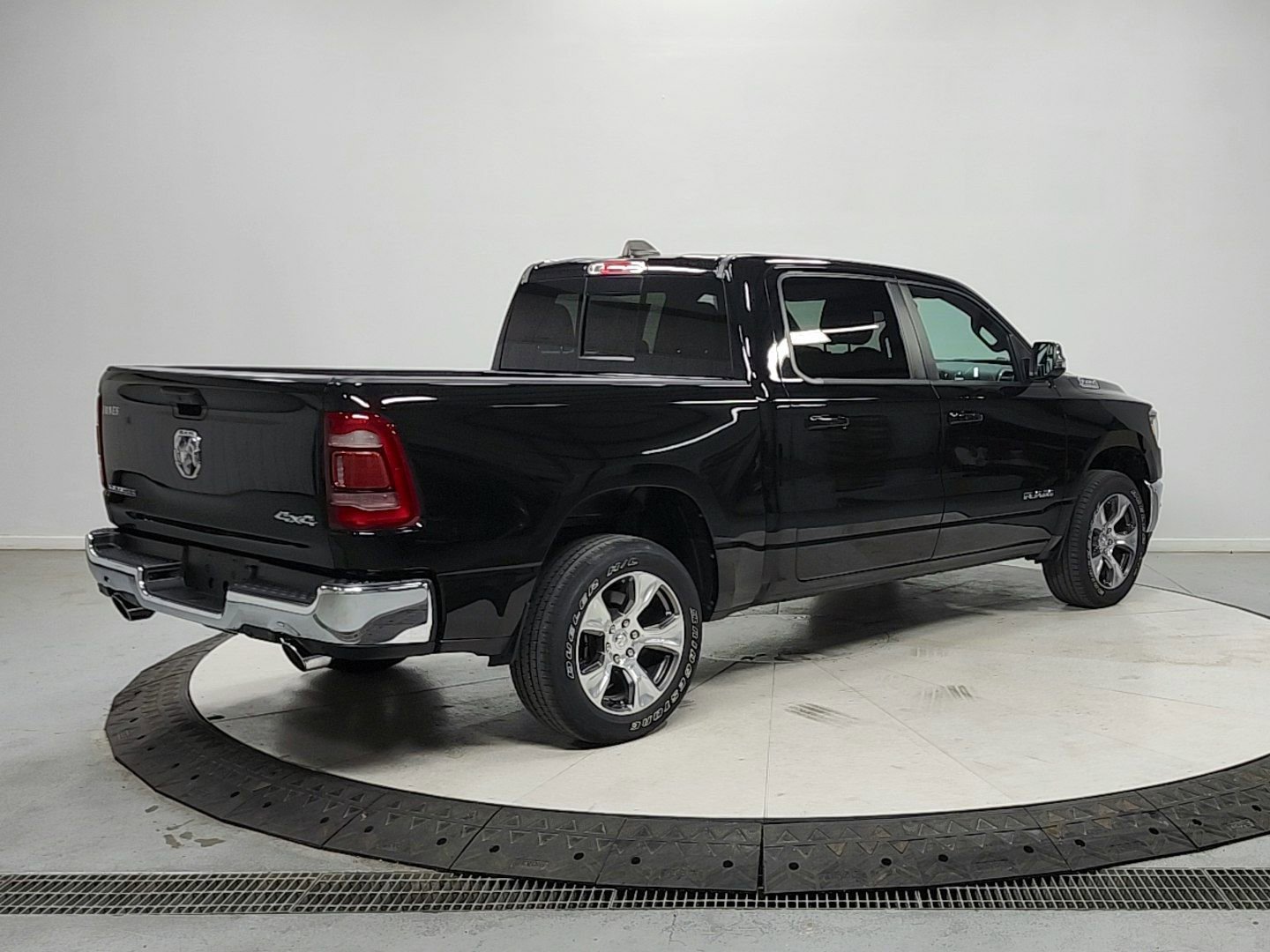 Used 2023 RAM 1500 Laramie AWD/4WD image 7