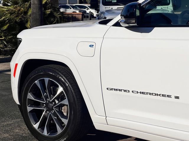 Used 2022 Jeep Grand Cherokee Overland w/ Advanced Protech Group III image 5