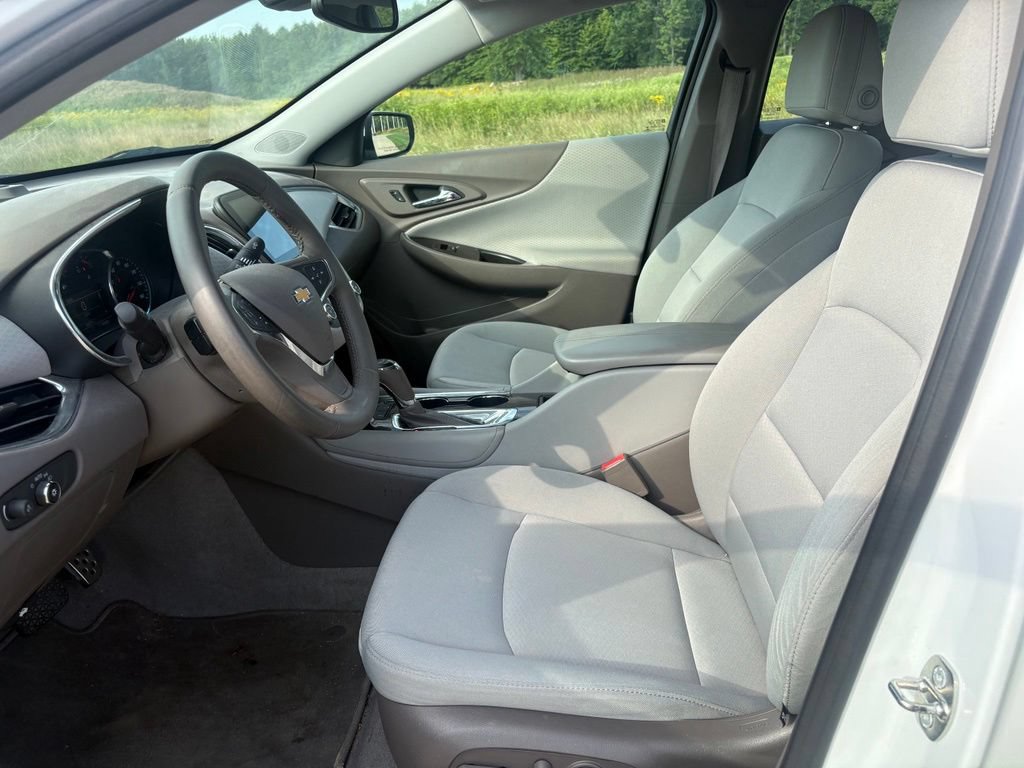 Used 2017 Chevrolet Malibu LT w/ Driver Confidence Package FWD image 12