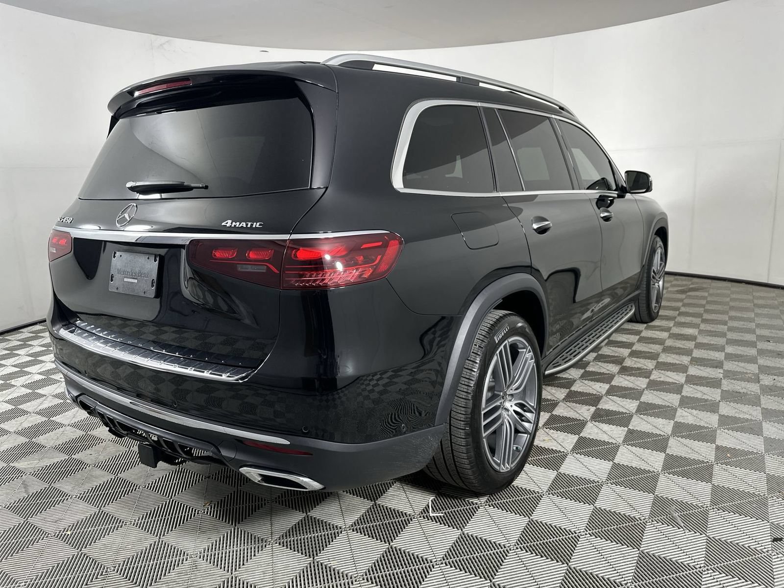Used 2024 Mercedes-Benz GLS 450 4MATIC image 8