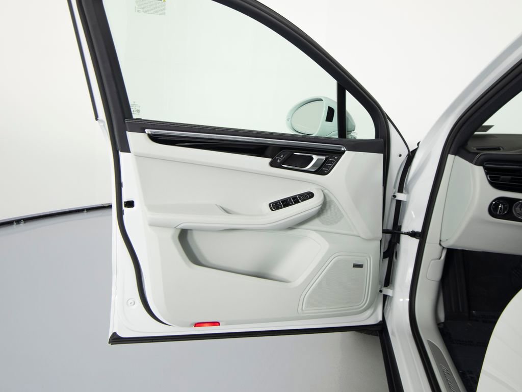 New 2026 Porsche Macan S image 19