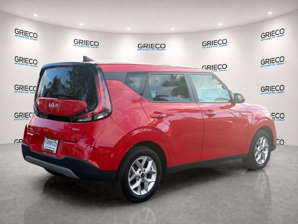 Used 2024 Kia Soul LX w/ Option Group 015 FWD image 7