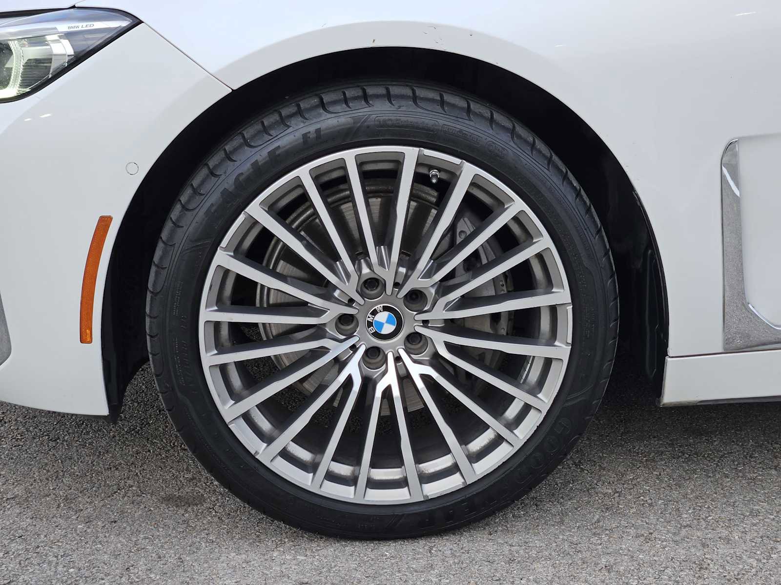 Used 2020 BMW 740i w/ Premium Package image 9