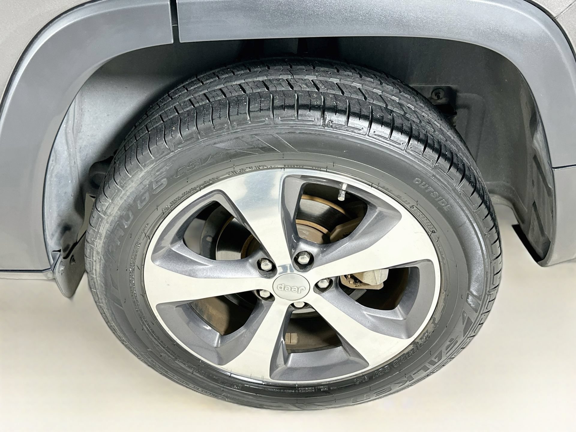 Used 2019 Jeep Cherokee Limited FWD image 31