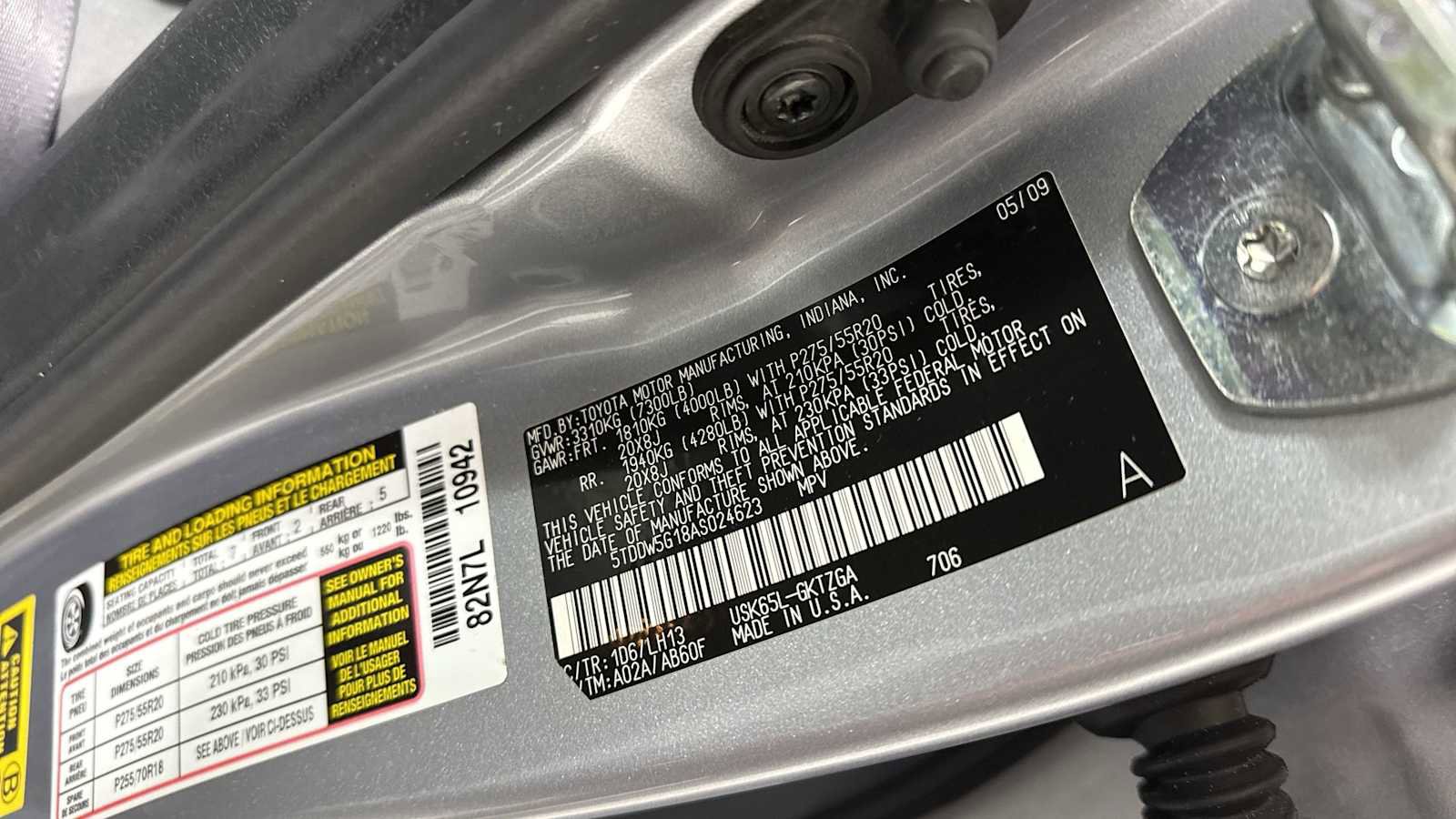 Used 2010 Toyota Sequoia Platinum image 11