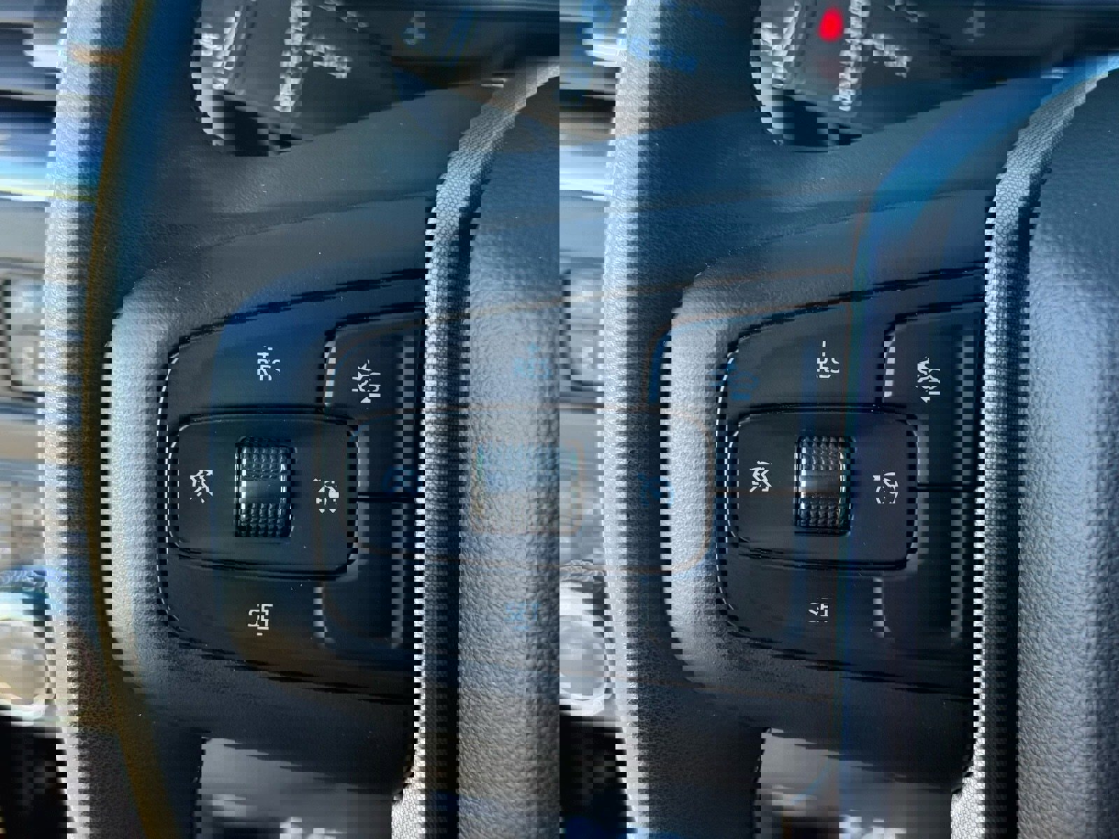 Used 2023 GMC Yukon XL SLT image 18