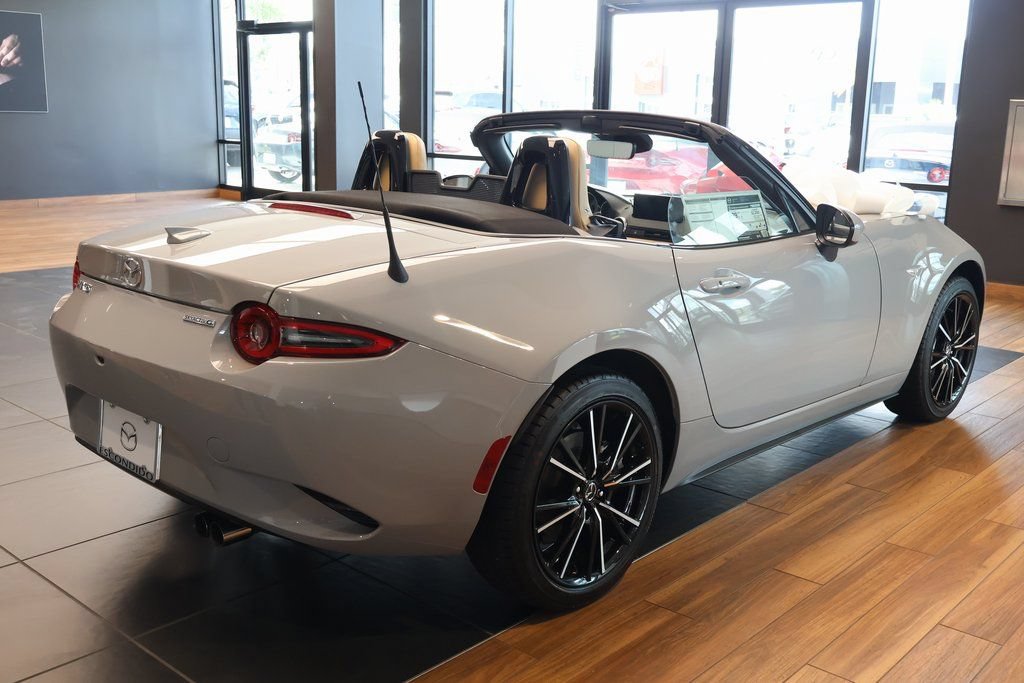 New 2026 MAZDA MX-5 Miata Grand Touring RWD image 2