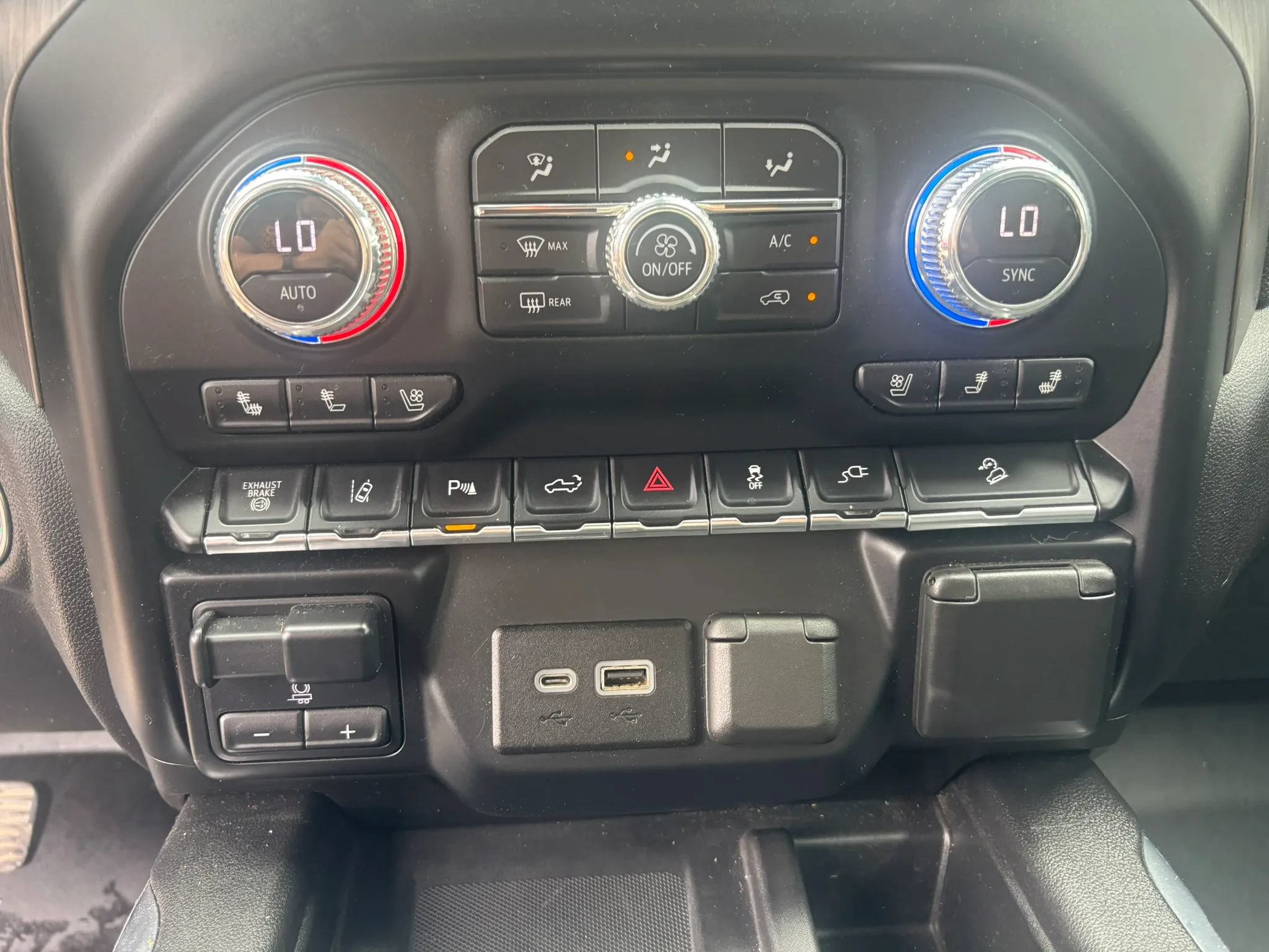 Used 2020 GMC Sierra 2500 Denali w/ Denali Ultimate Package AWD/4WD image 26