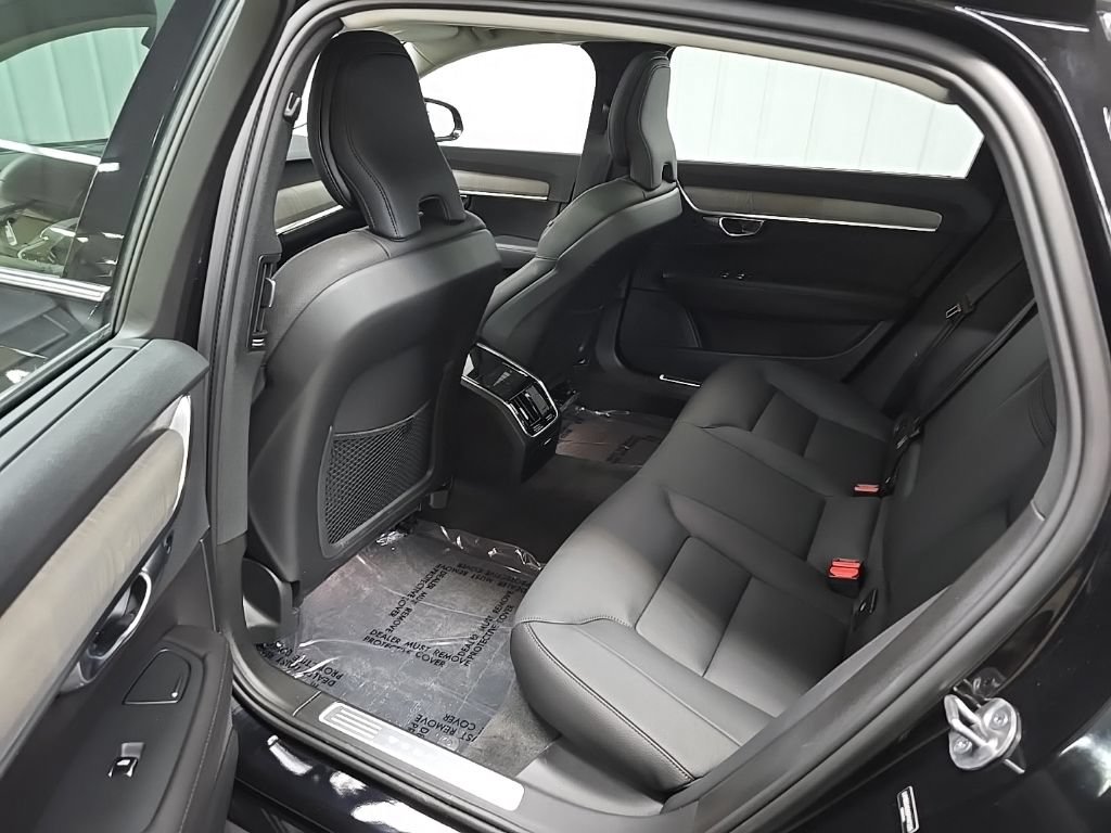 Used 2025 Volvo S90 B6 Plus AWD/4WD image 32