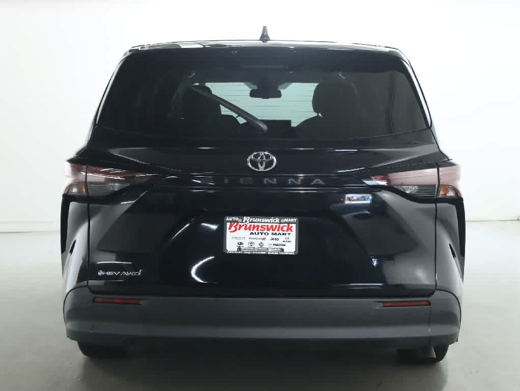 Certified 2026 Toyota Sienna LE AWD/4WD image 38