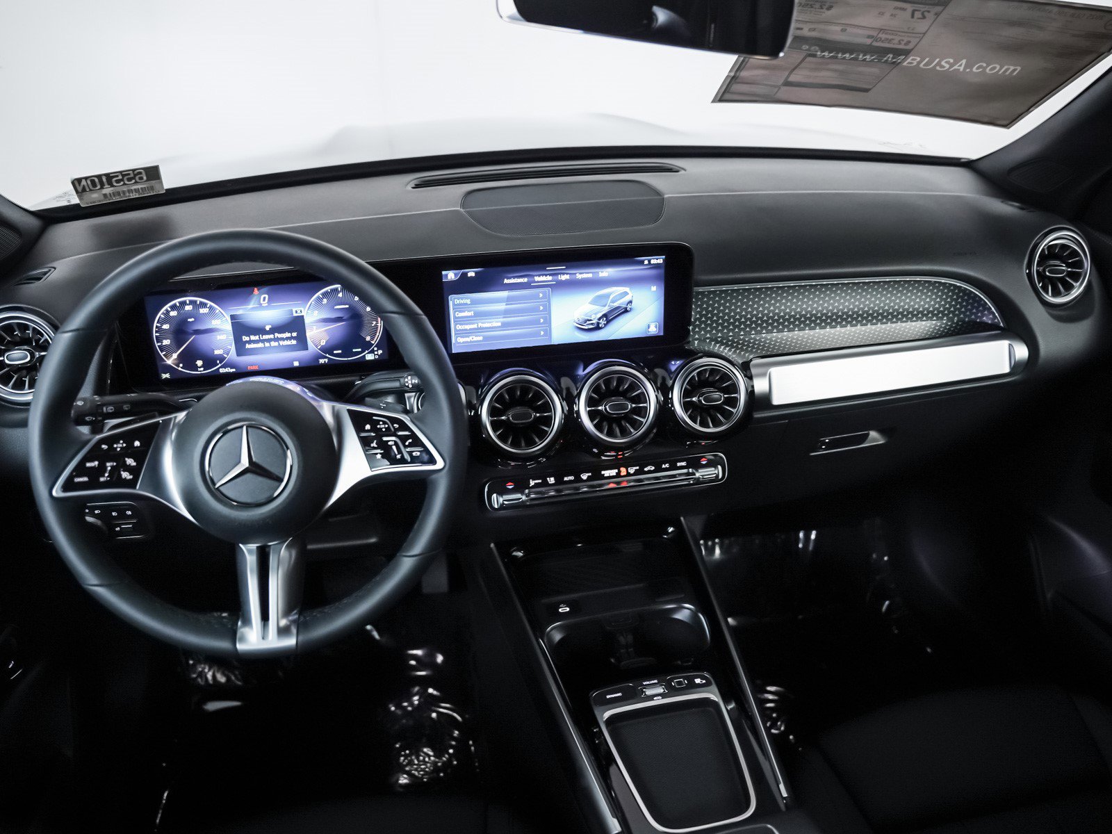 New 2025 Mercedes-Benz GLB 250 4MATIC image 17