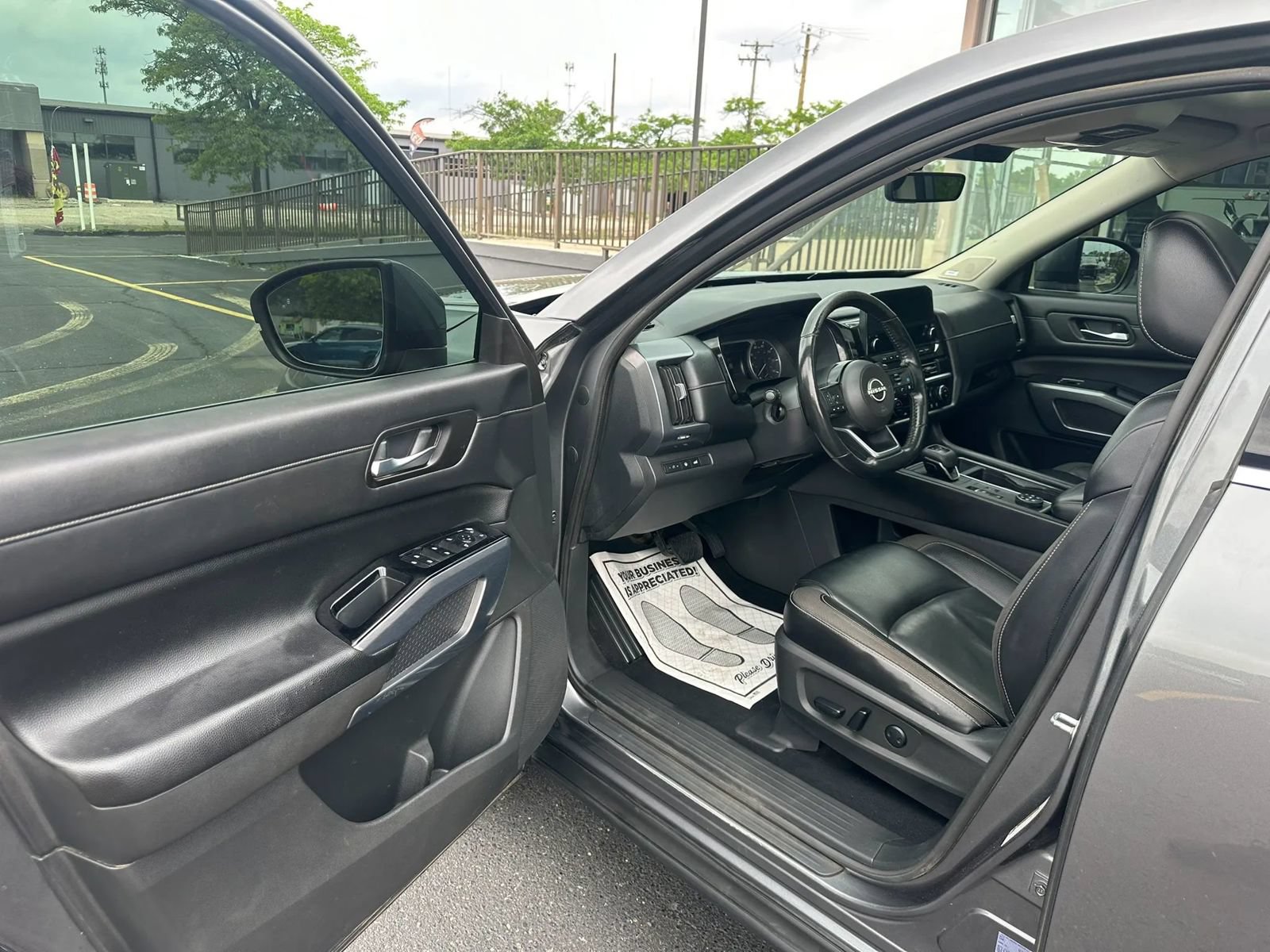 Used 2023 Nissan Pathfinder SL w/ SL Premium Package AWD/4WD image 9