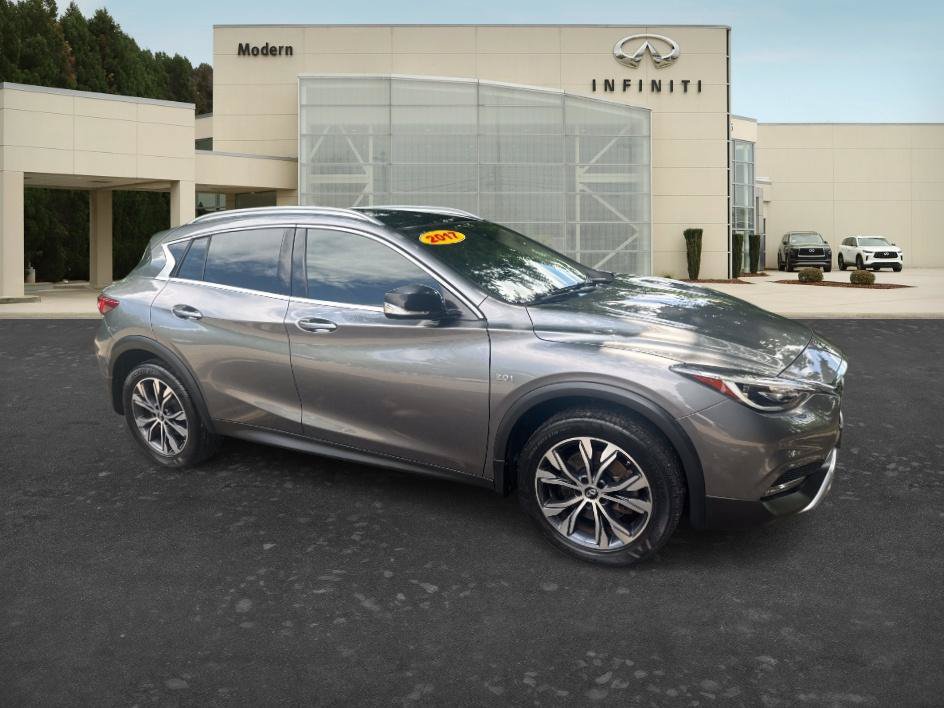 Used 2017 INFINITI QX30 Premium w/ Navigation Package AWD/4WD image 3