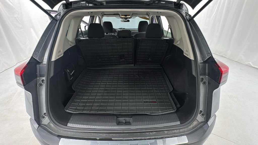 Used 2021 Nissan Rogue SV image 15