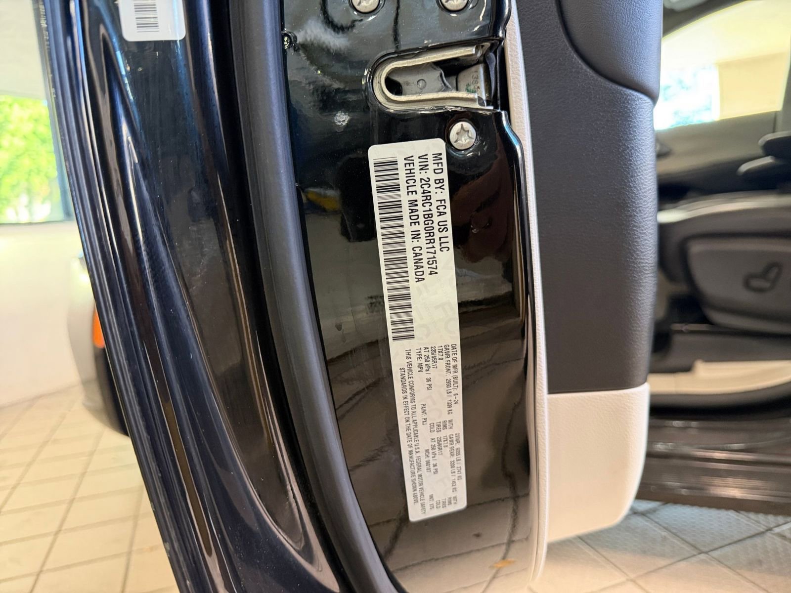 Used 2024 Chrysler Pacifica Touring-L image 27