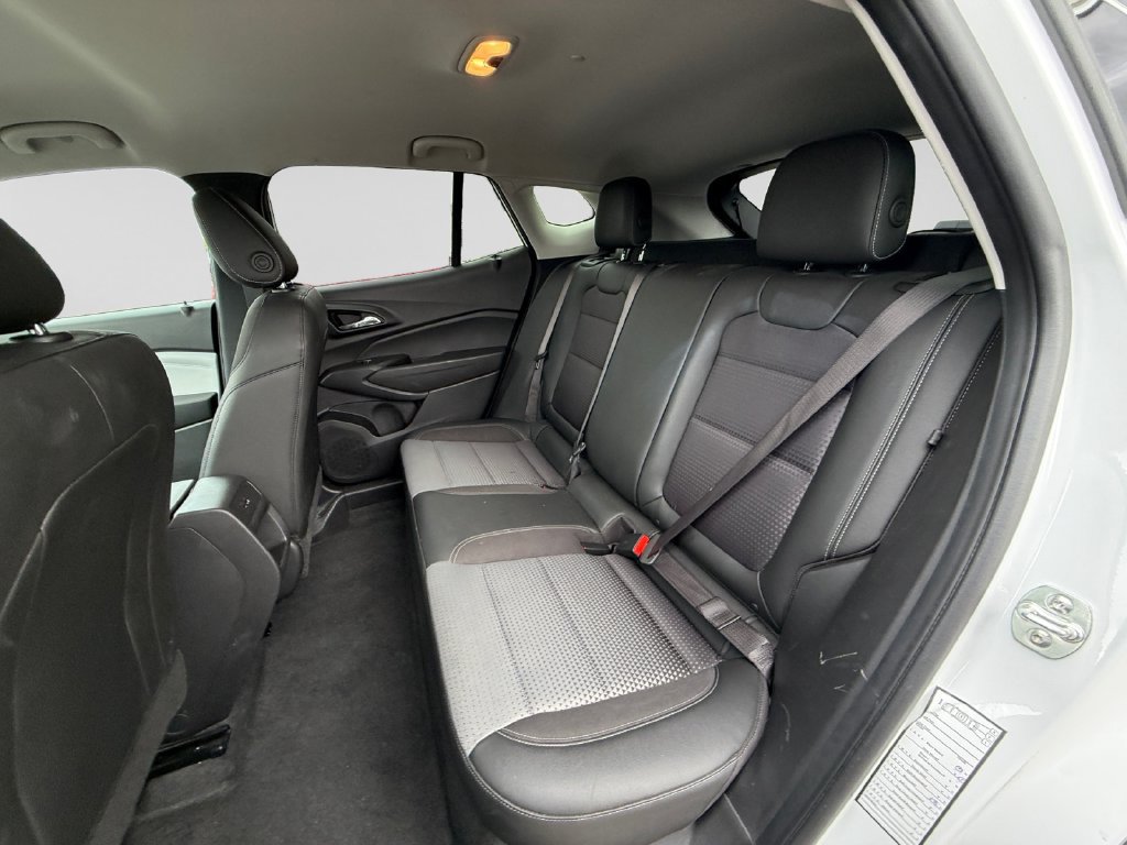 Used 2025 Chevrolet Trax LT w/ LT Convenience Package FWD image 35