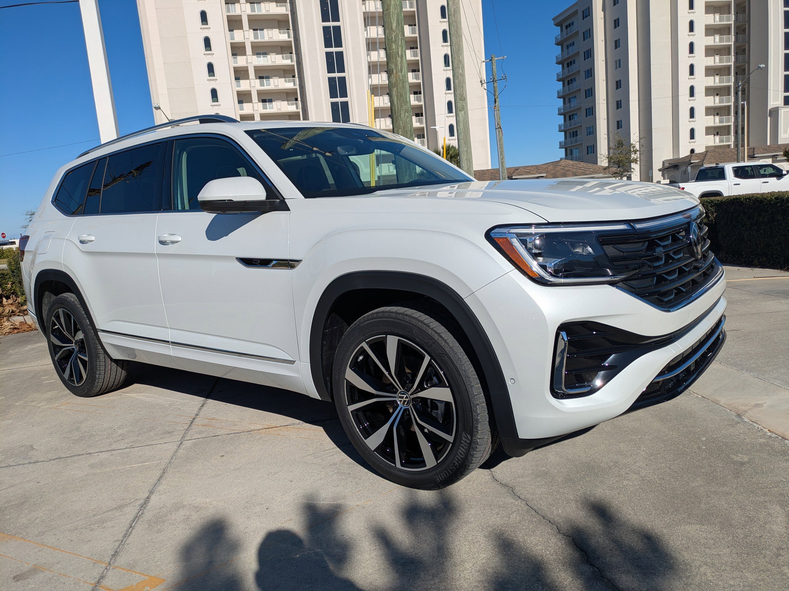 New 2026 Volkswagen Atlas SEL Premium R-Line image 2