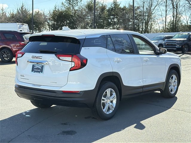 Used 2024 GMC Terrain SLE image 12