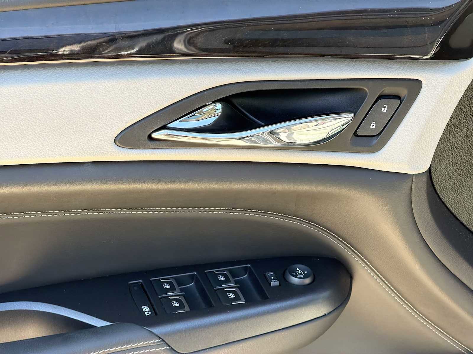 Used 2016 Cadillac SRX Luxury AWD/4WD image 14