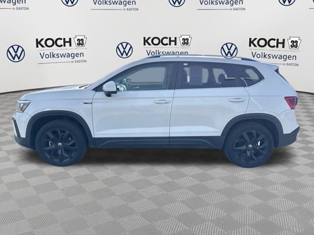 Used 2022 Volkswagen Taos SE w/ IQ.Drive SE Package image 4