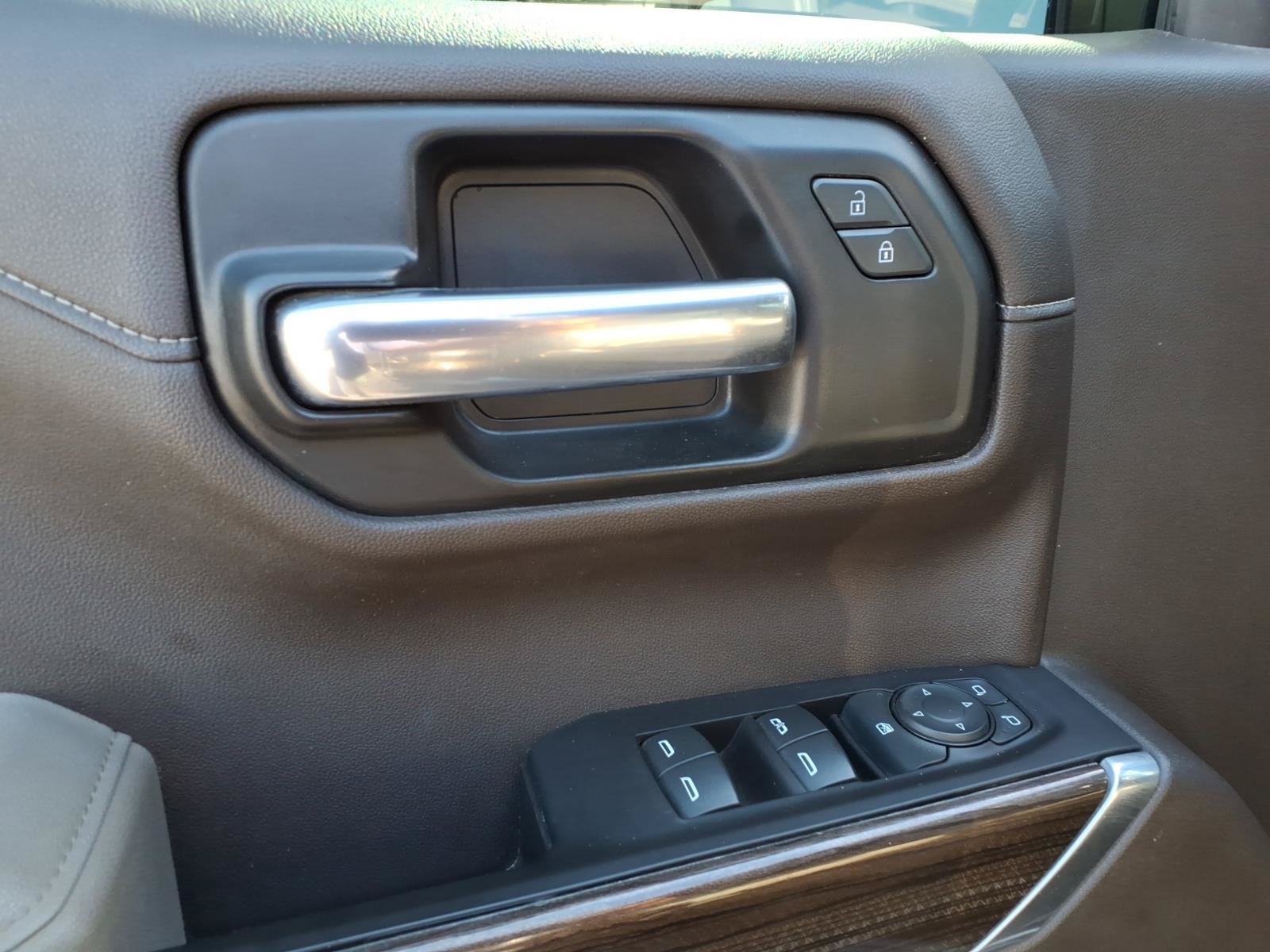 Used 2020 Chevrolet Silverado 1500 RST w/ Texas Edition AWD/4WD image 8