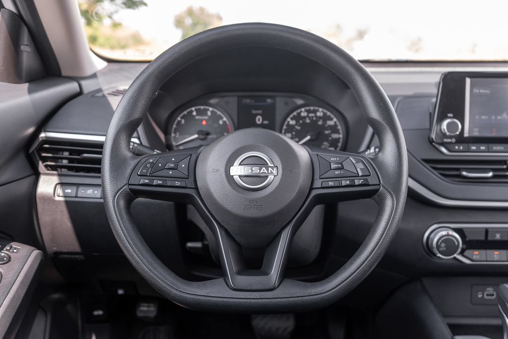 Used 2023 Nissan Altima 2.5 S FWD image 14