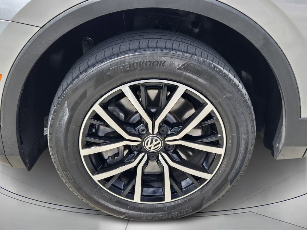 Certified 2021 Volkswagen Tiguan SE FWD image 9