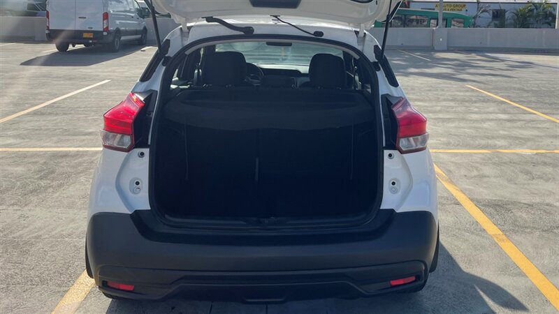 Used 2018 Nissan Kicks S FWD image 6