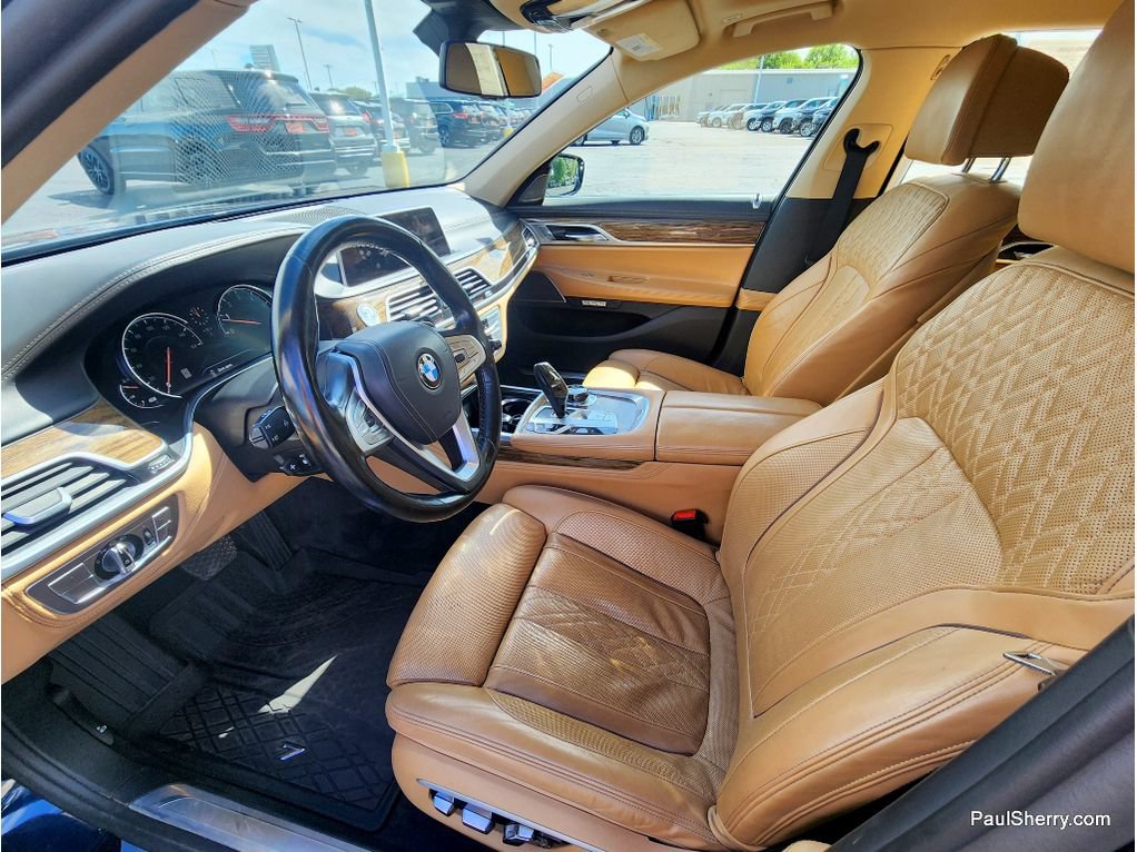 Used 2017 BMW 740i xDrive AWD/4WD image 2