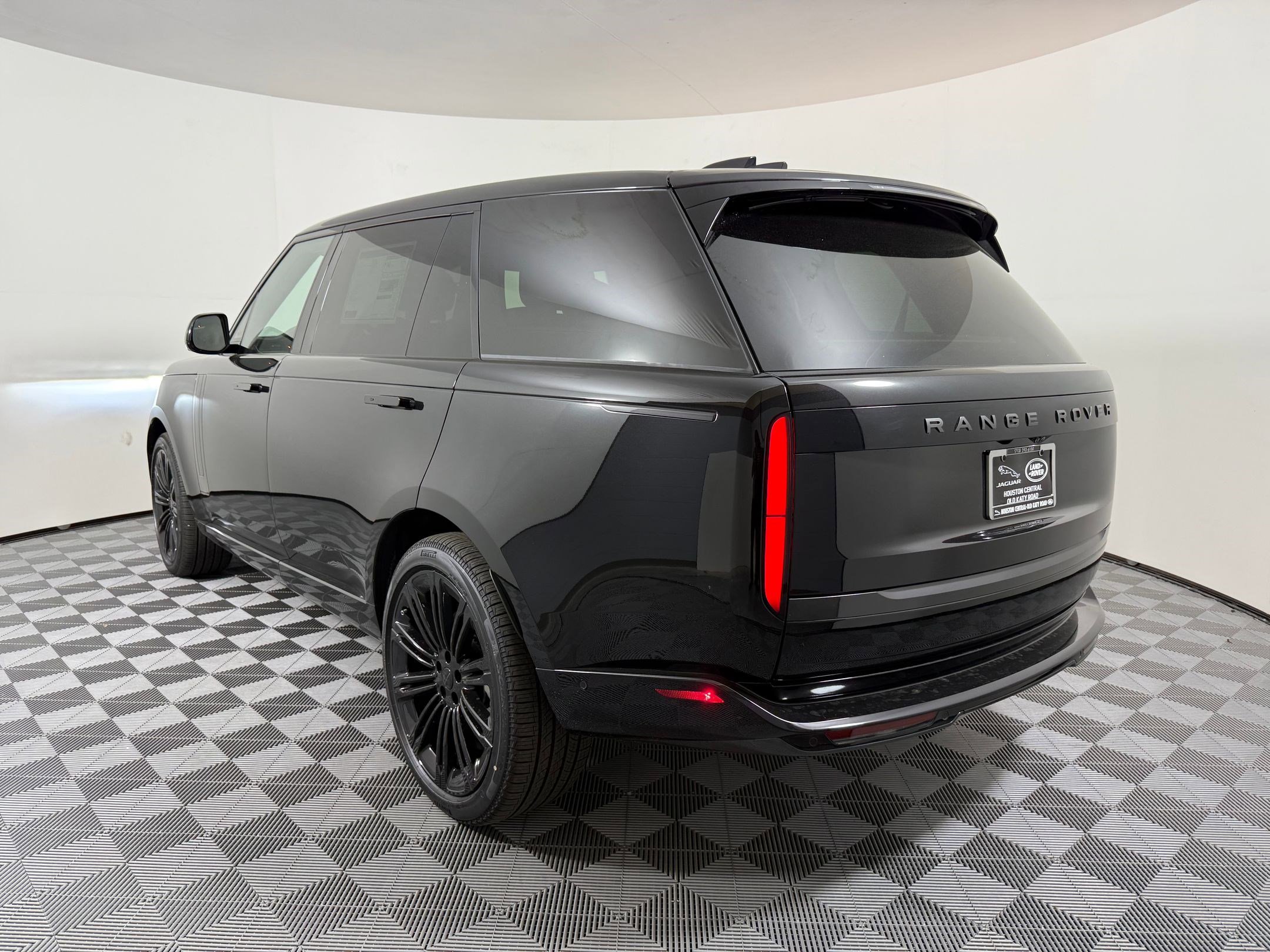 New 2026 Land Rover Range Rover Long Wheelbase SE image 3