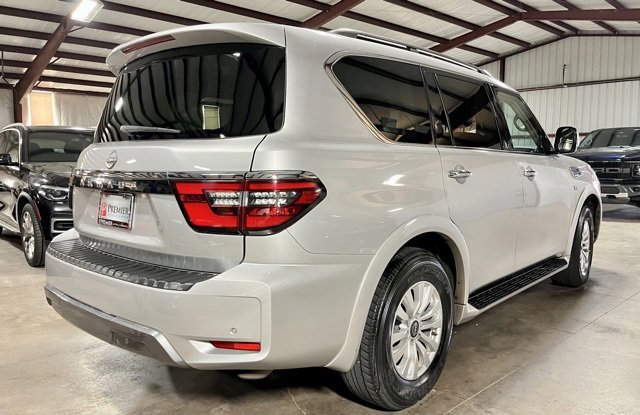 Used 2022 Nissan Armada SV image 2