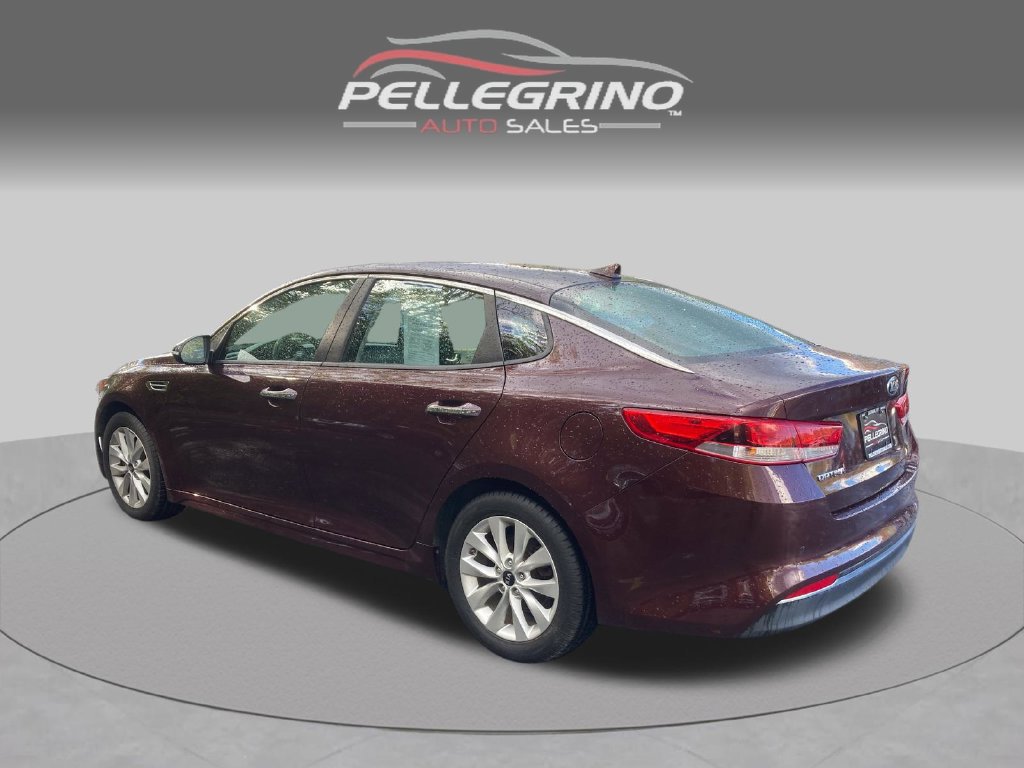 Used 2018 Kia Optima LX w/ 17" Alloy Wheels Package FWD image 4