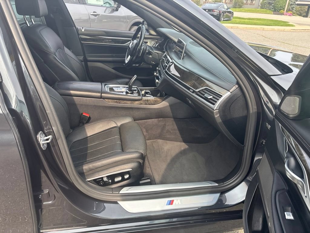 Used 2017 BMW 740i xDrive AWD/4WD image 34