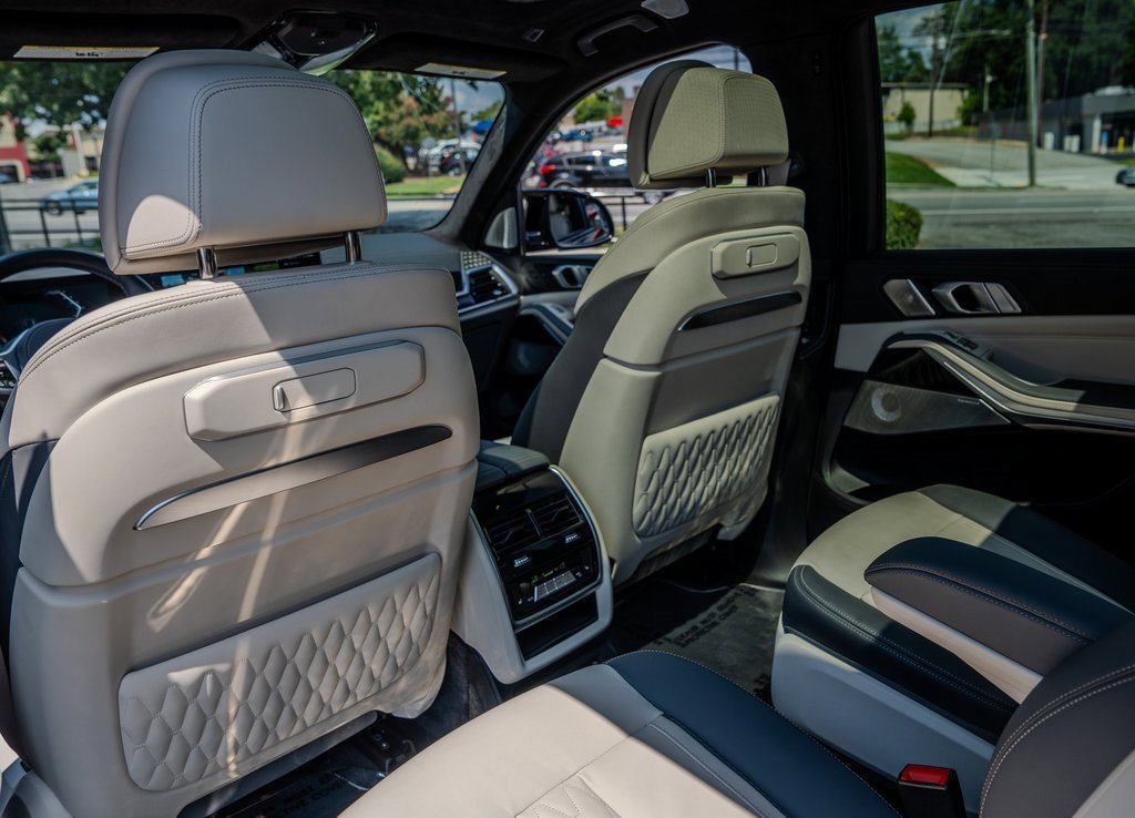 Used 2025 BMW X7 M60i image 22
