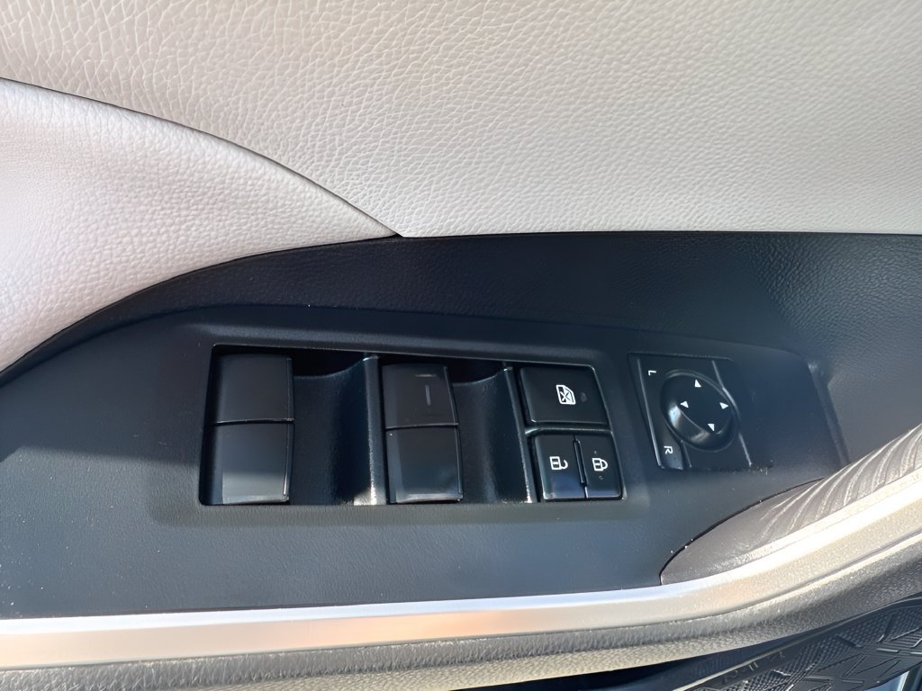 Used 2019 Toyota RAV4 XLE FWD image 22