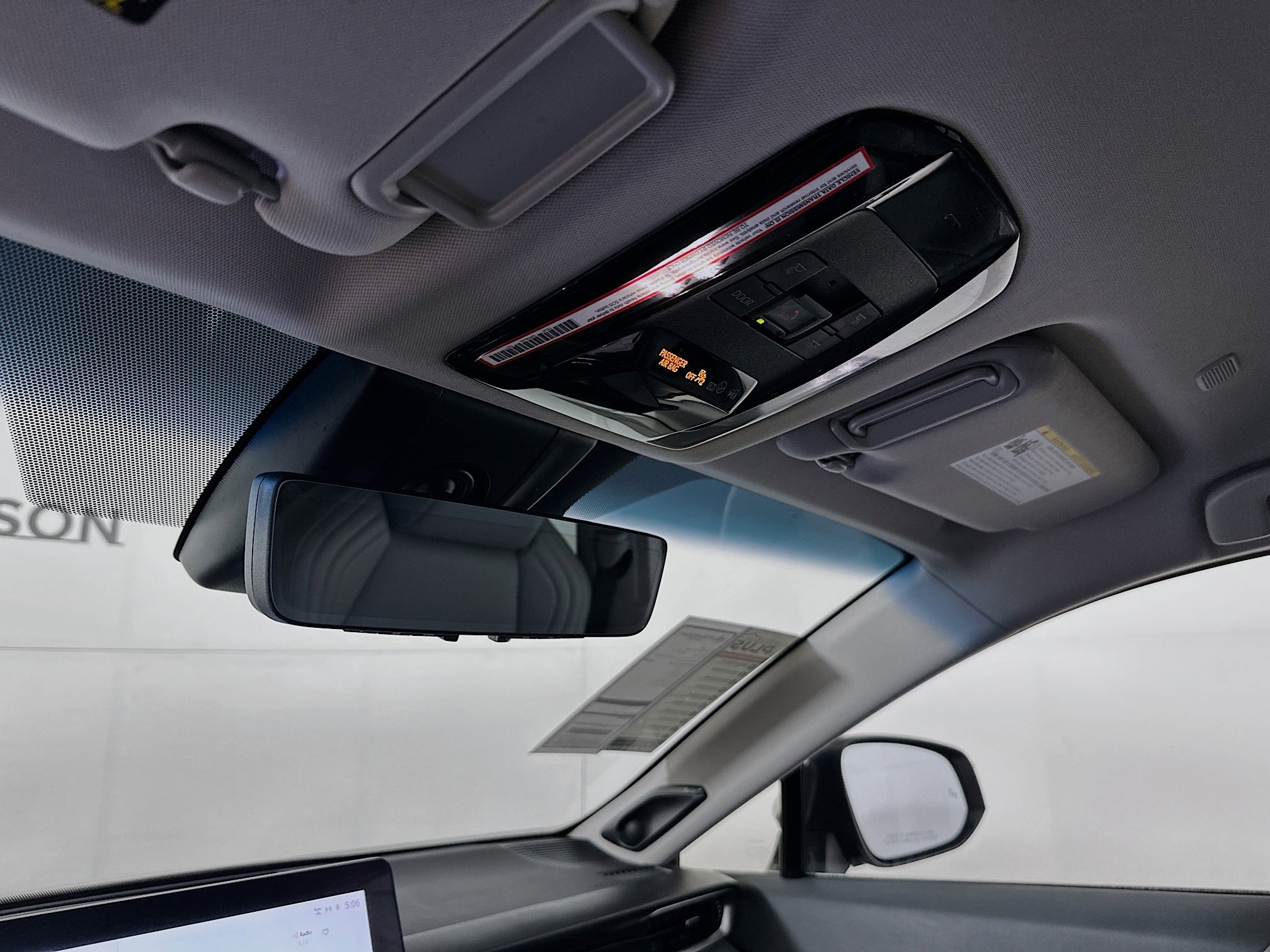 Used 2023 Toyota Venza LE image 18