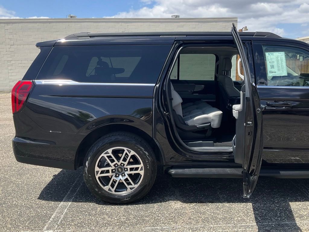 Used 2025 Ford Expedition Max Active AWD/4WD image 29