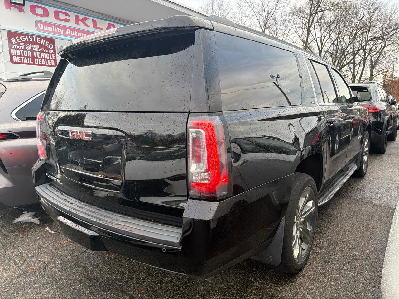 Used 2016 GMC Yukon XL SLT w/ Open Road Package AWD/4WD image 6