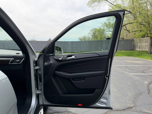 Used 2017 Mercedes-Benz GLS 450 4MATIC image 32