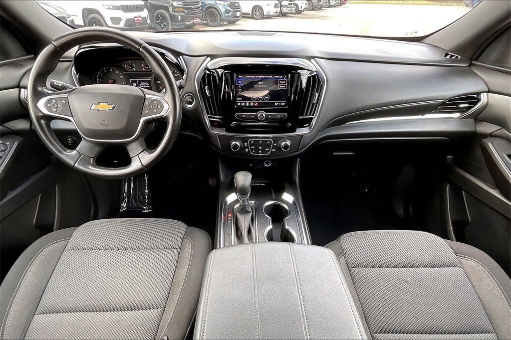 Used 2022 Chevrolet Traverse LT image 7