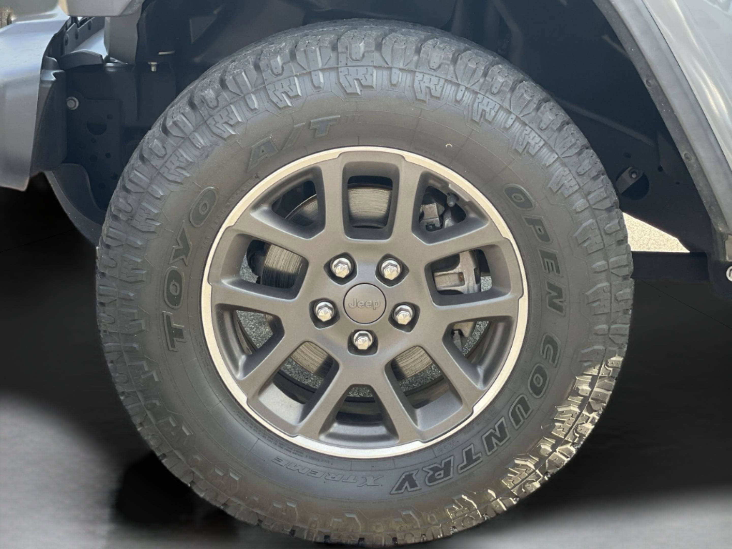 Used 2020 Jeep Gladiator Overland w/ Dual Top Group image 33