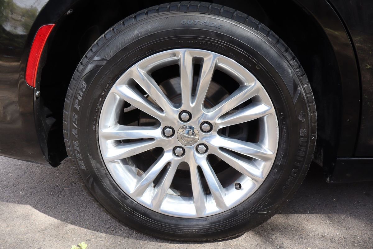 Used 2016 Chrysler 300 C image 42