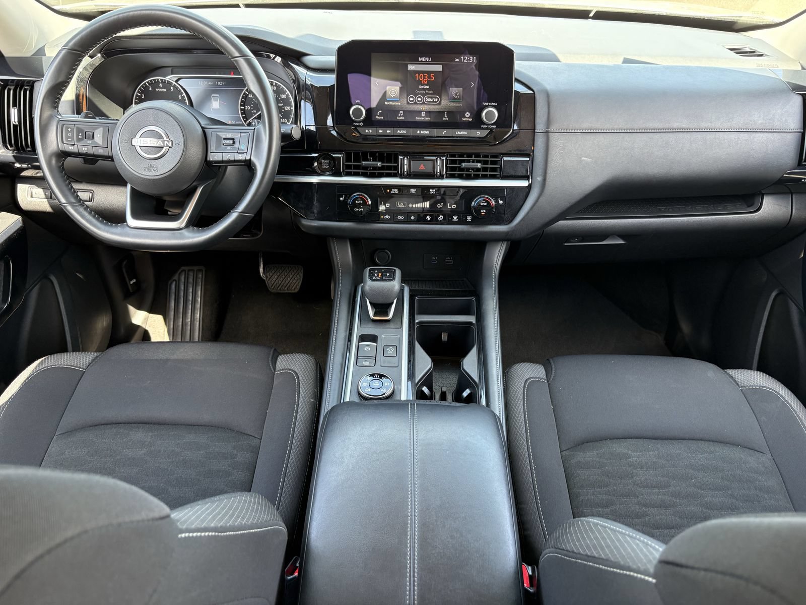 Used 2025 Nissan Pathfinder SV AWD/4WD image 18