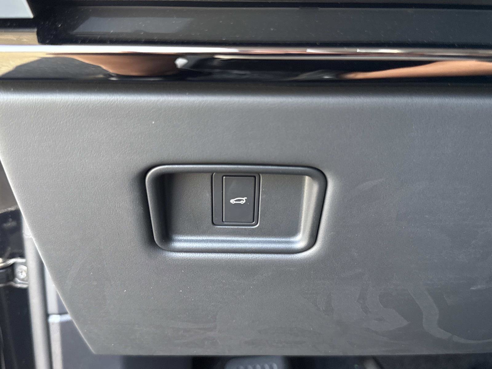 Used 2025 Land Rover Range Rover Sport S image 34