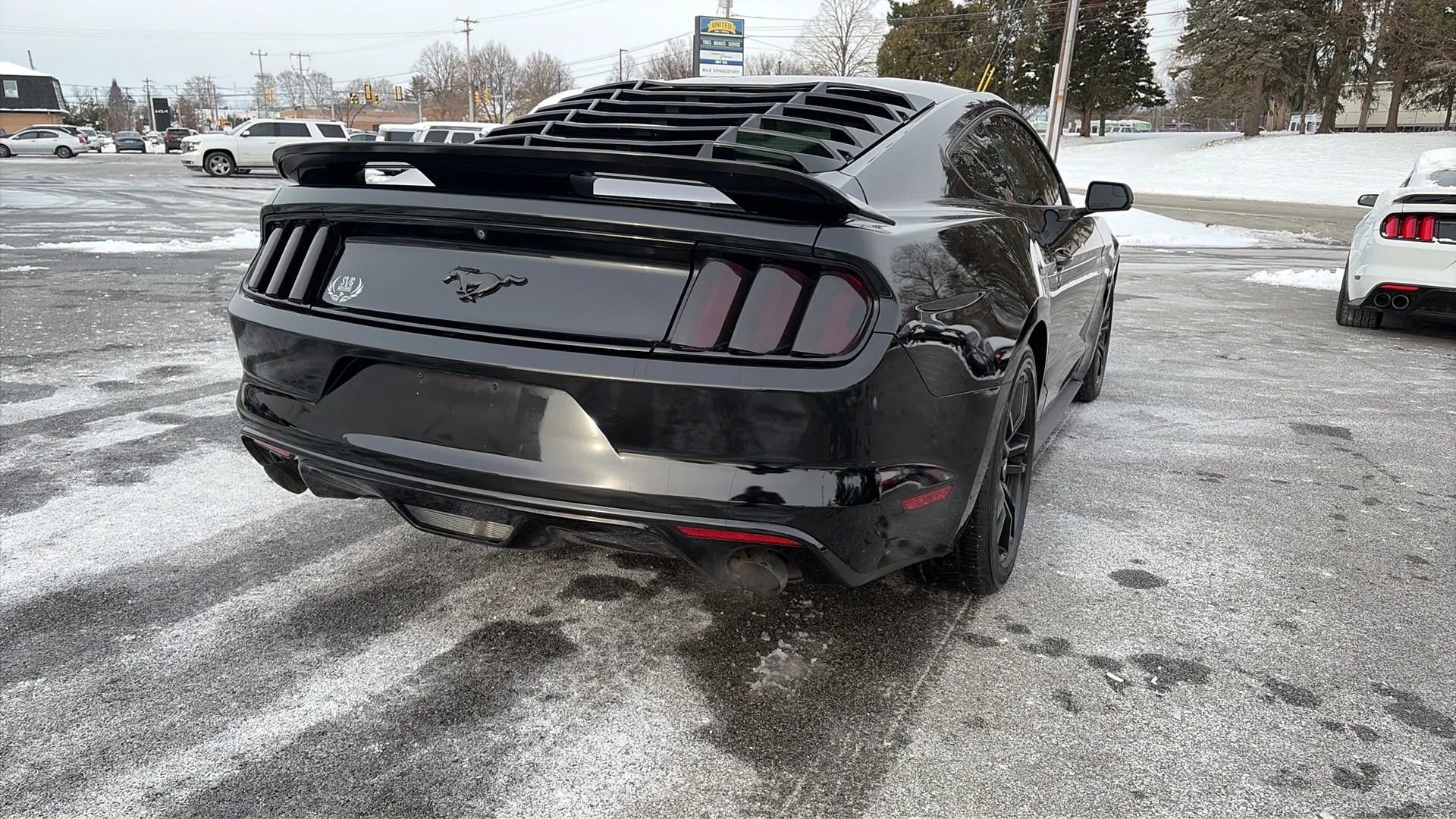 Used 2017 Ford Mustang Coupe image 9