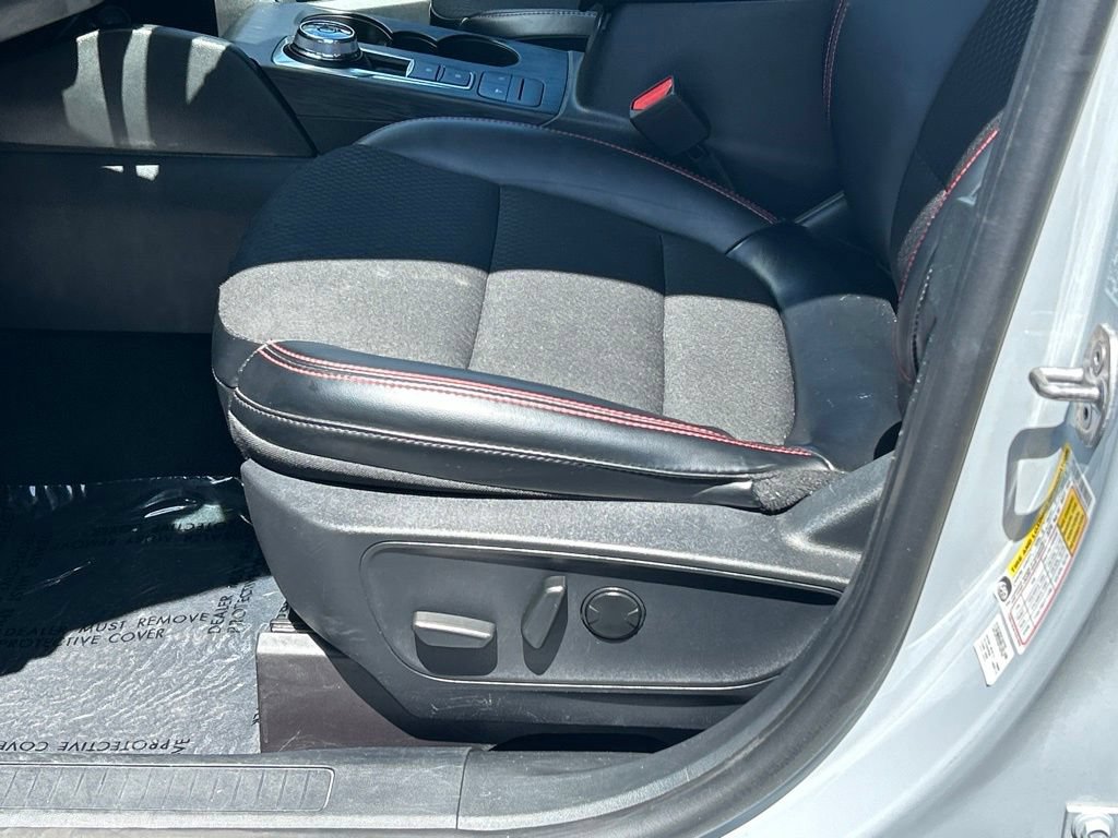 Used 2025 Ford Escape ST-Line Select AWD/4WD image 16