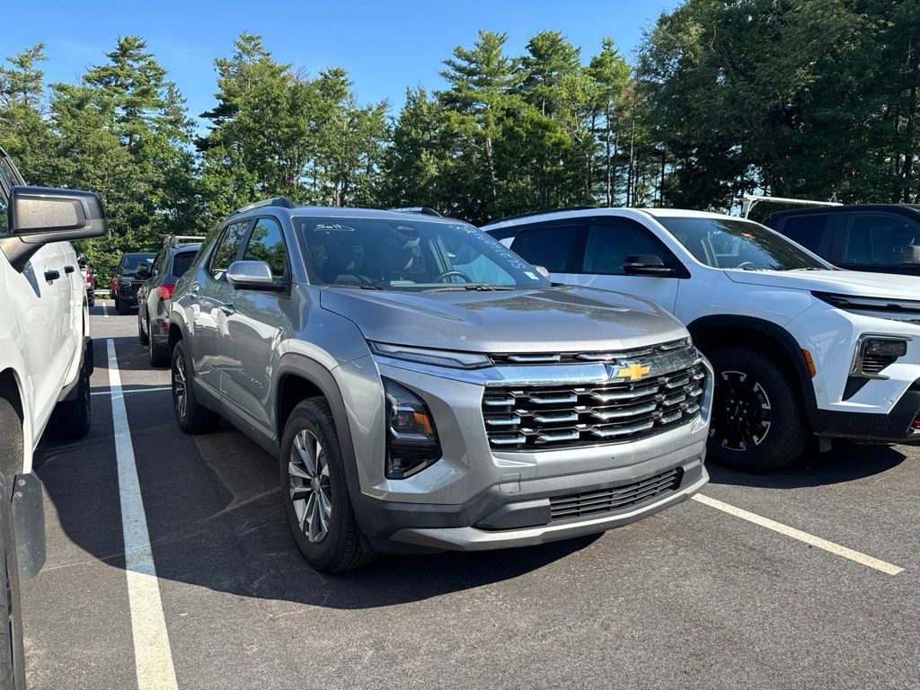 Used 2025 Chevrolet Equinox LT w/ Convenience Package II AWD/4WD image 2